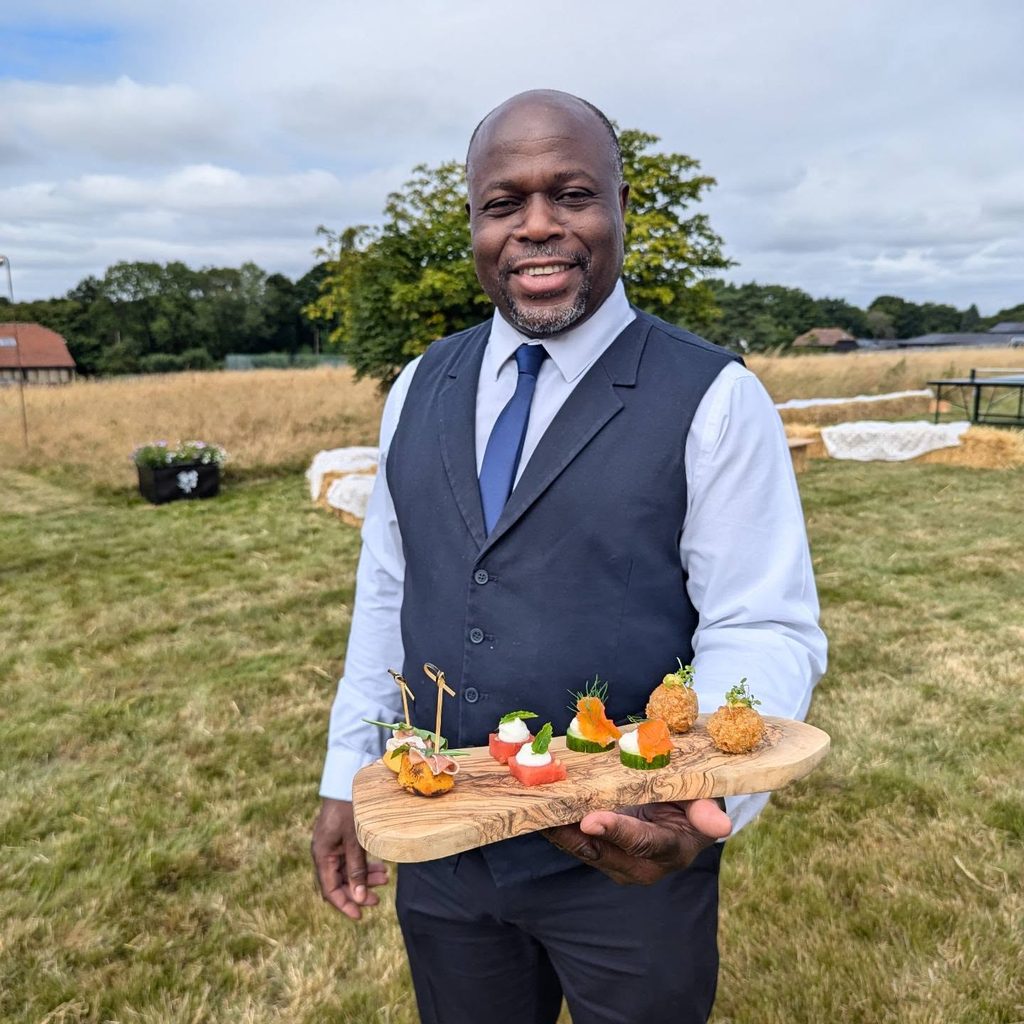 DOM waiter serving canapés at the wedding